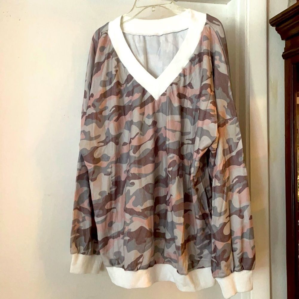 Cockatoo Sz 10 Long Sleeve Camo Print Long slv Vneck top. Bundle item only